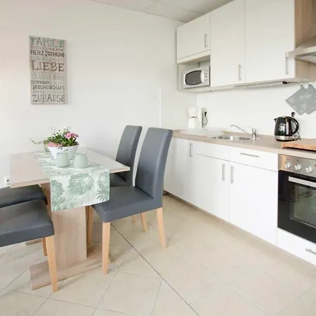 Sonni 3-0-1 Apartment *